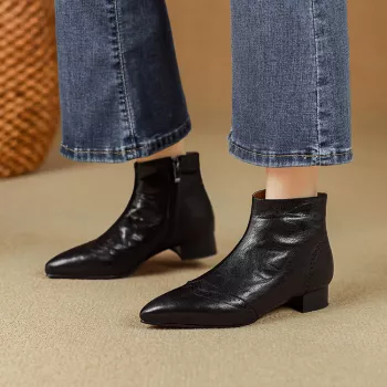 Cozy Leather Ankle Boots: Wool Lining & Chunky Heel